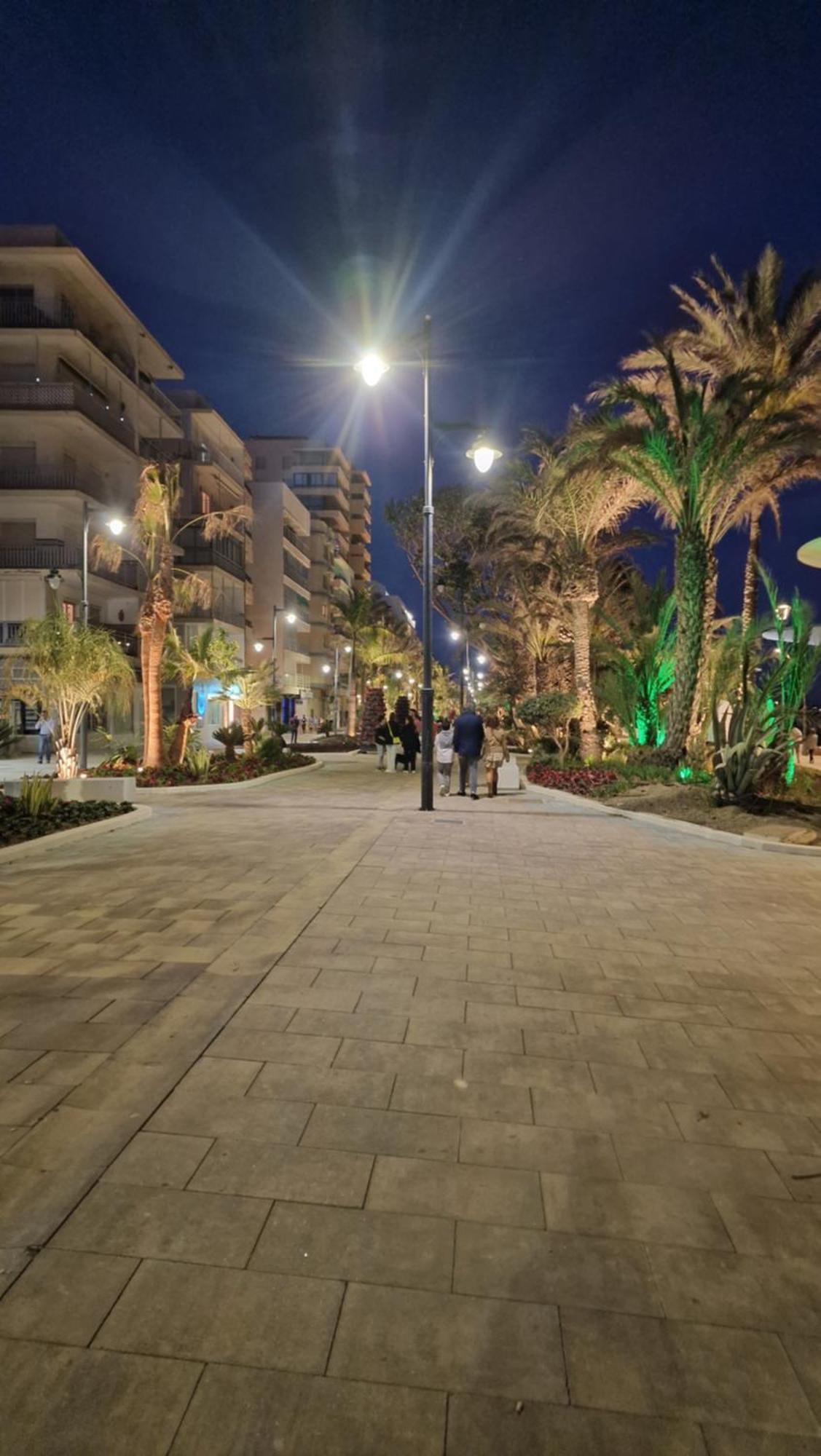 Estepona Playa Buitenkant foto