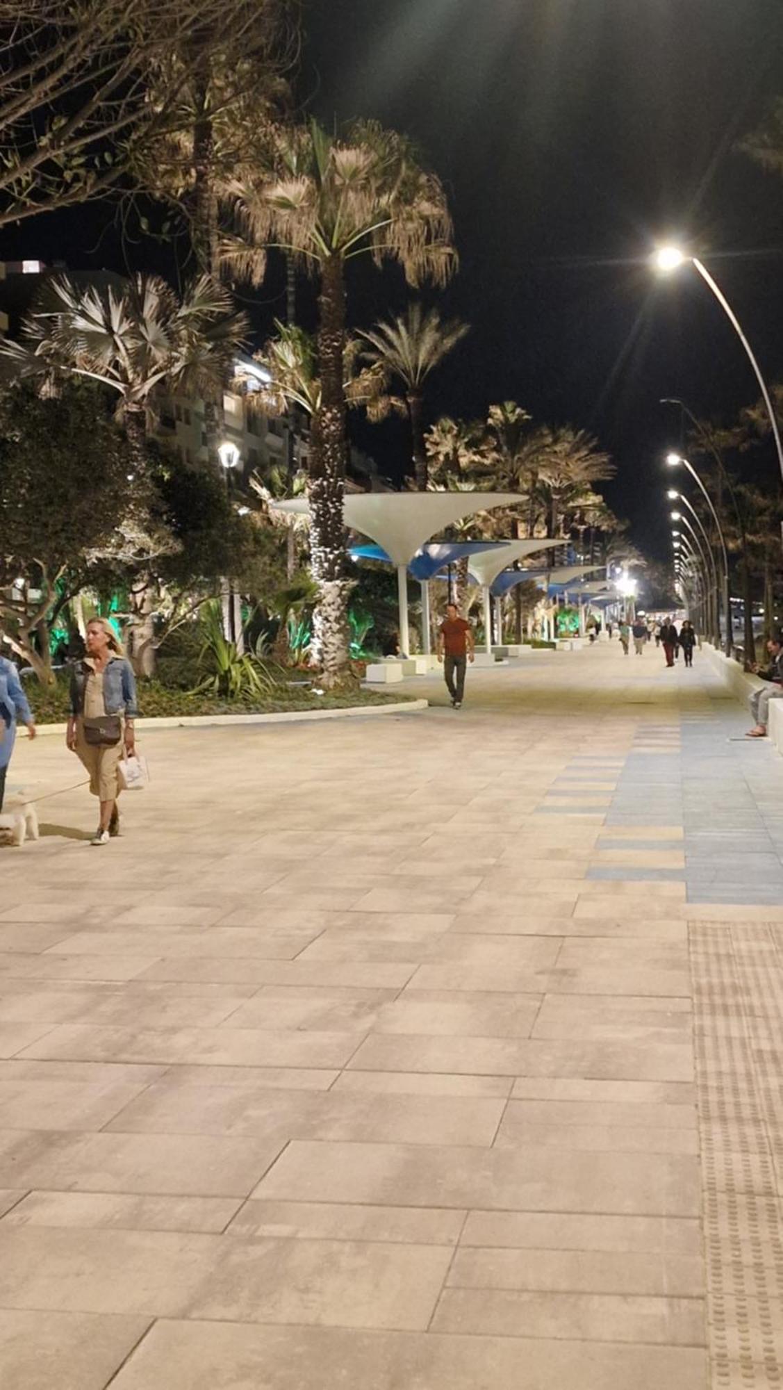 Estepona Playa Buitenkant foto